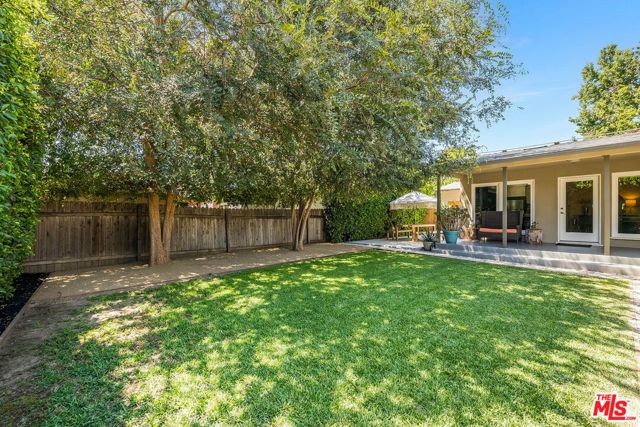17150 Cantlay Street, Los Angeles, CA 91406