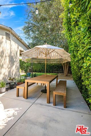 17150 Cantlay Street, Los Angeles, CA 91406