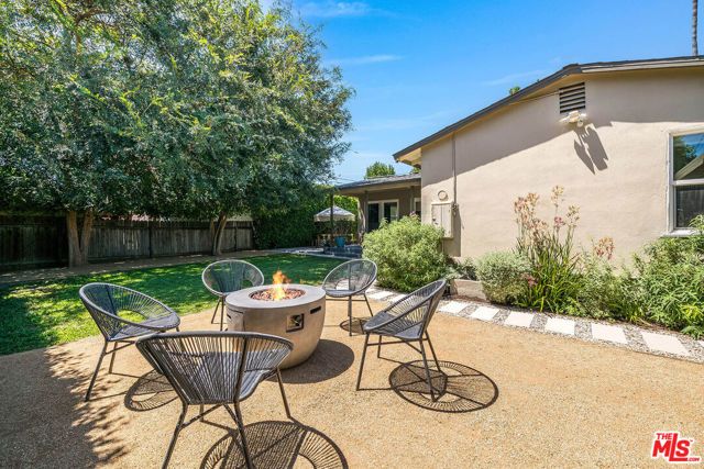 17150 Cantlay Street, Los Angeles, CA 91406