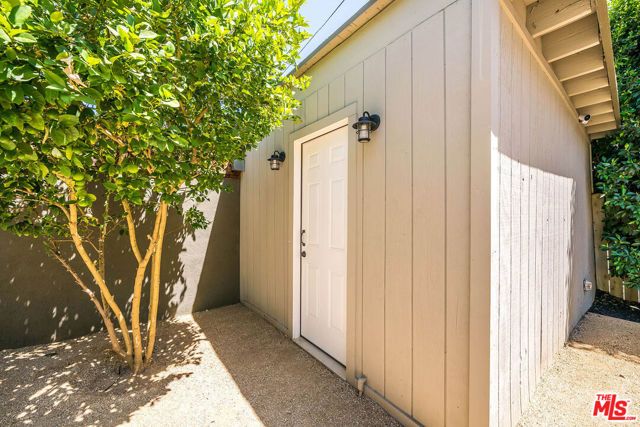 17150 Cantlay Street, Los Angeles, CA 91406