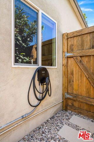 17150 Cantlay Street, Los Angeles, CA 91406