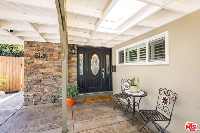 17150 Cantlay Street, Los Angeles, CA 91406