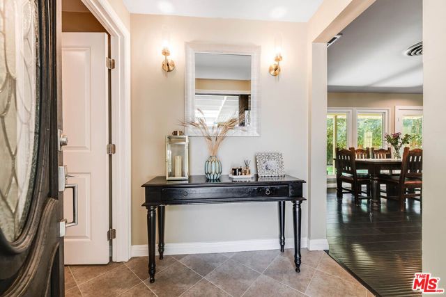 17150 Cantlay Street, Los Angeles, CA 91406