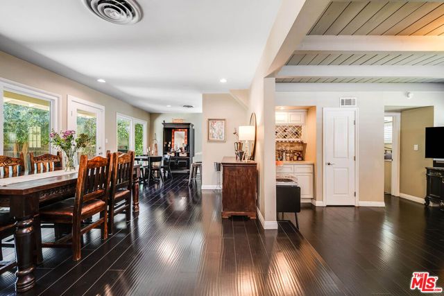 17150 Cantlay Street, Los Angeles, CA 91406