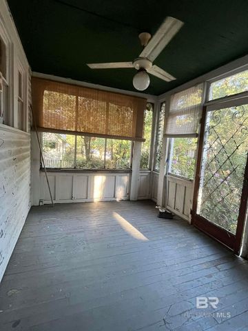 218 5th Street, Chickasaw, AL 36611