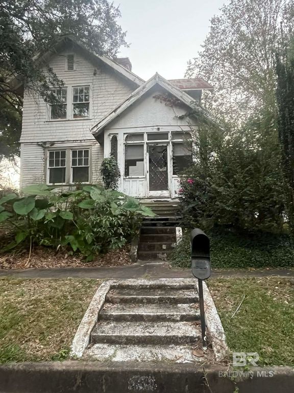 218 5th Street, Chickasaw, AL 36611