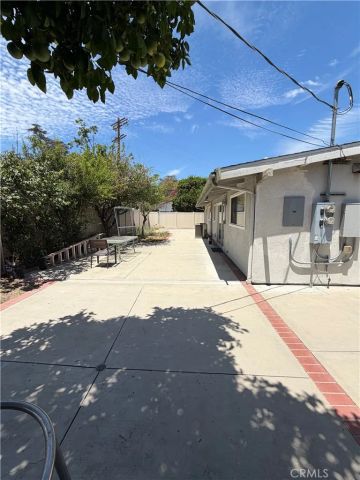 22346 Hartland Street, Canoga Park, CA 91303