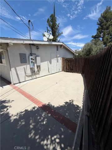 22346 Hartland Street, Canoga Park, CA 91303