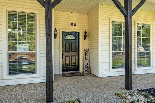 1106 Millstone Ln, Chandler, TX 75758