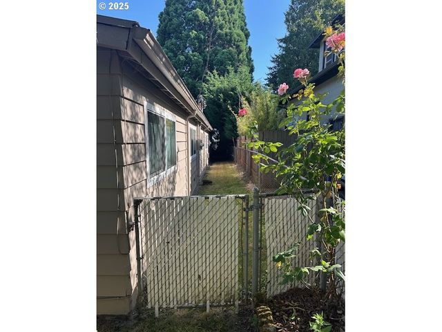 9212 N SAINT LOUIS Ave, Portland, OR 97203