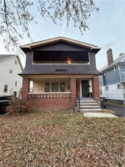 888 Helmsdale Road UP, Cleveland Heights, OH 44112