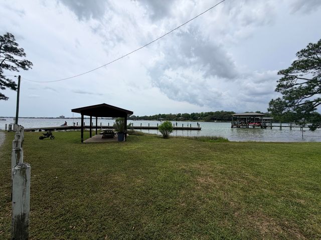 19 B Bayview Drive, Shalimar, FL 32579