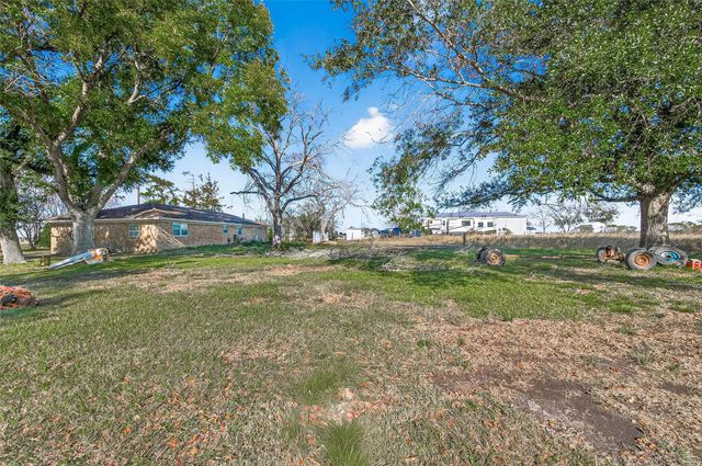 19838 Nordt Road, Damon, TX 77430