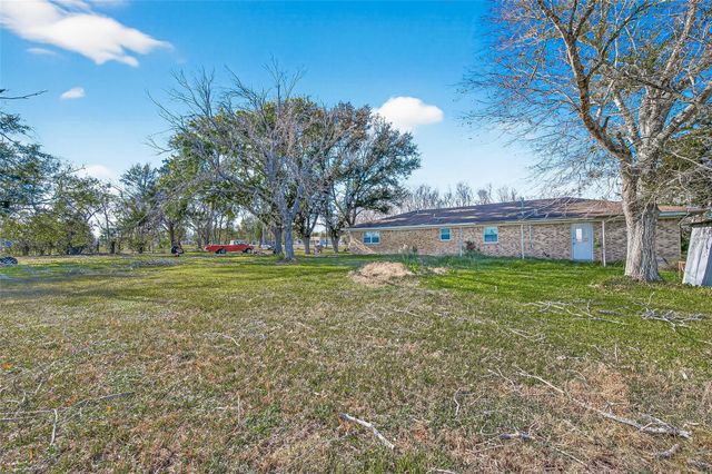 19838 Nordt Road, Damon, TX 77430