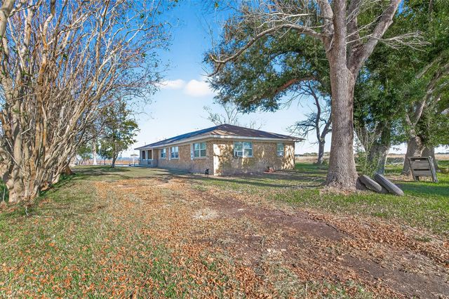 19838 Nordt Road, Damon, TX 77430