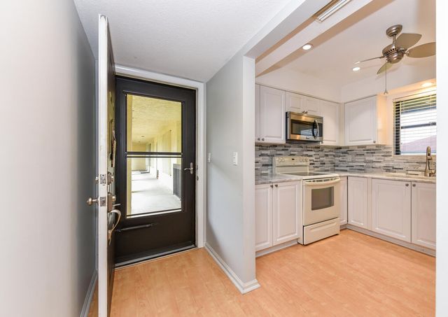 390 SW South River Drive 202, Stuart, FL 34997