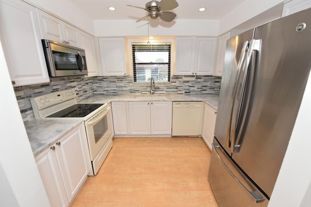 390 SW South River Drive 202, Stuart, FL 34997