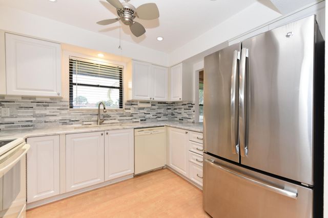 390 SW South River Drive 202, Stuart, FL 34997