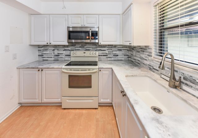 390 SW South River Drive 202, Stuart, FL 34997