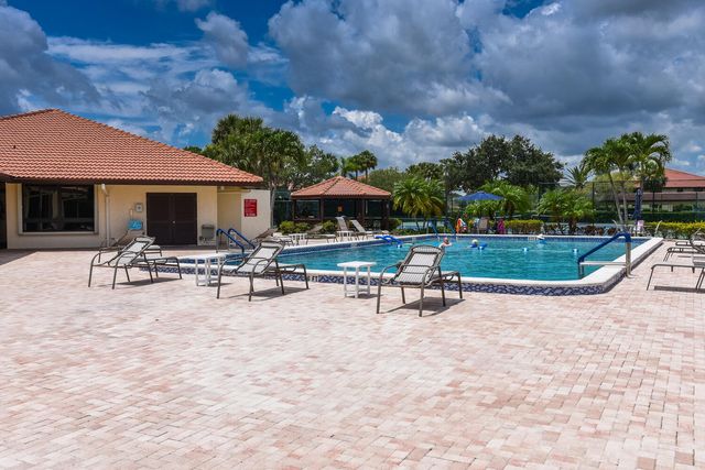 390 SW South River Drive 202, Stuart, FL 34997