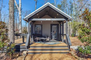 318 Waters Edge Way, Tracy City, TN 37387