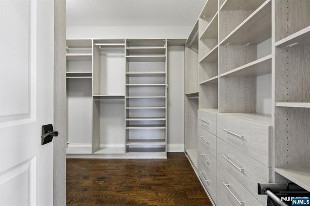 24 Marquis Court, Edgewater, NJ 07020