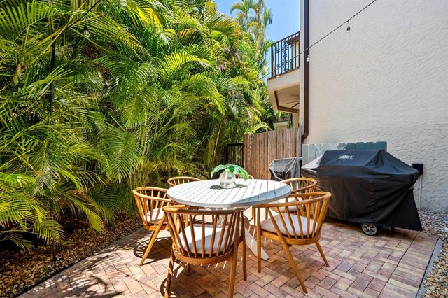 1027 Coralina Lane, Delray Beach, FL 33483