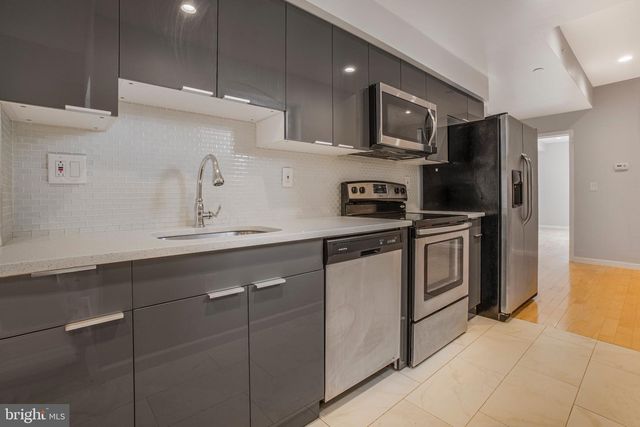 657 N 12TH ST, Philadelphia, PA 19123