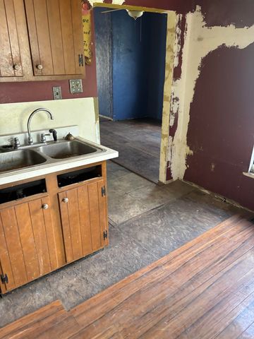 703 W Garfield Avenue, Elkhart, IN 46516
