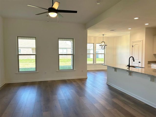 128 CHANDLER Lane, Sulphur, LA 70665