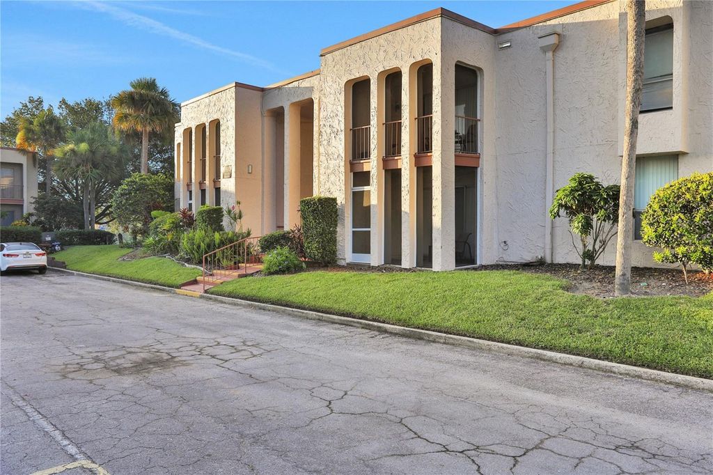 Image 18 of property listing at 540 ORANGE DRIVE 13, Altamonte Springs, FL 32701