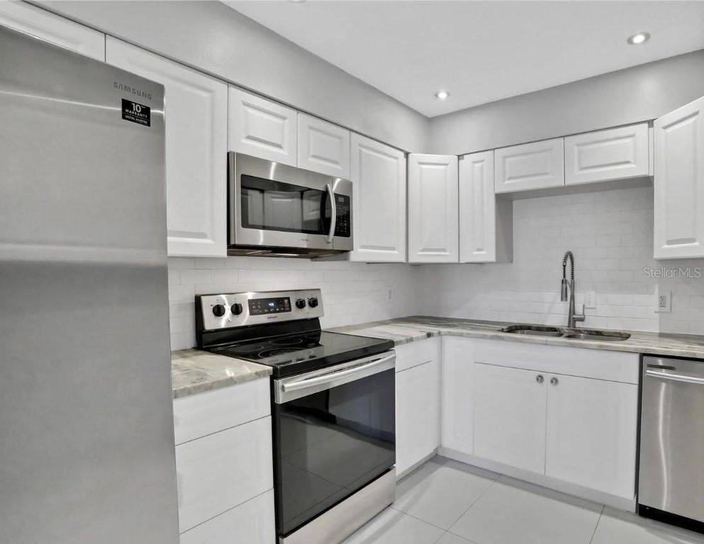Image 4 of property listing at 540 ORANGE DRIVE 13, Altamonte Springs, FL 32701