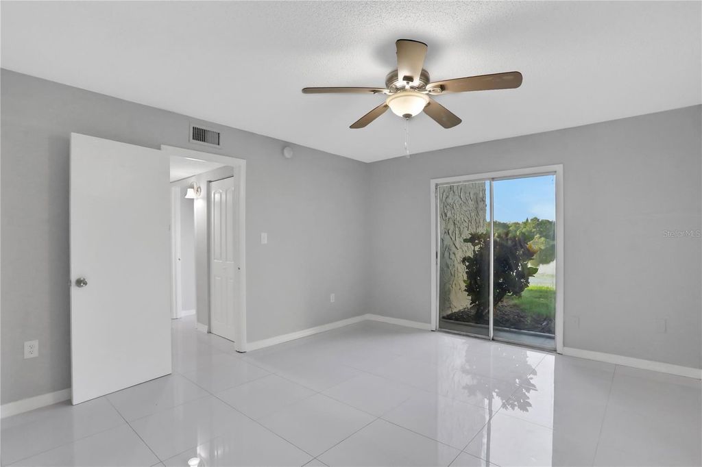 Image 6 of property listing at 540 ORANGE DRIVE 13, Altamonte Springs, FL 32701