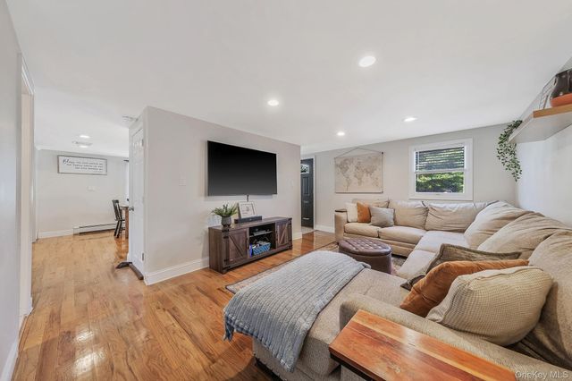135 Texas Street, Lindenhurst, NY 11757