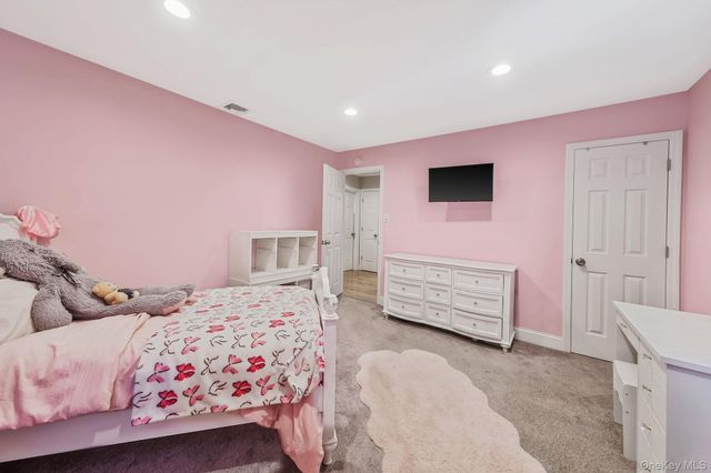 135 Texas Street, Lindenhurst, NY 11757
