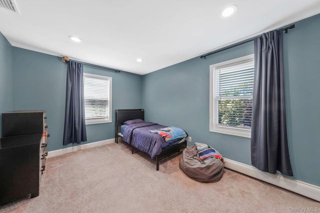 135 Texas Street, Lindenhurst, NY 11757