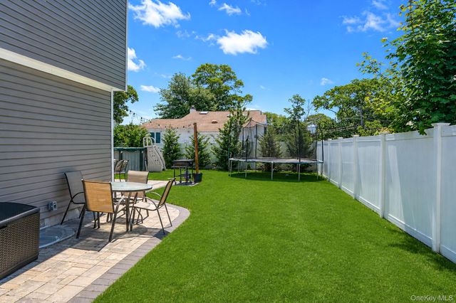 135 Texas Street, Lindenhurst, NY 11757