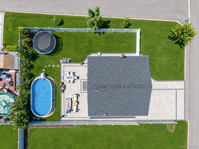 135 Texas Street, Lindenhurst, NY 11757