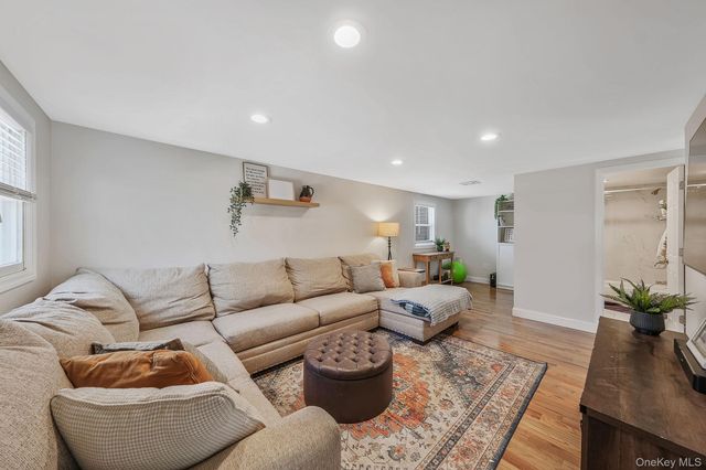 135 Texas Street, Lindenhurst, NY 11757