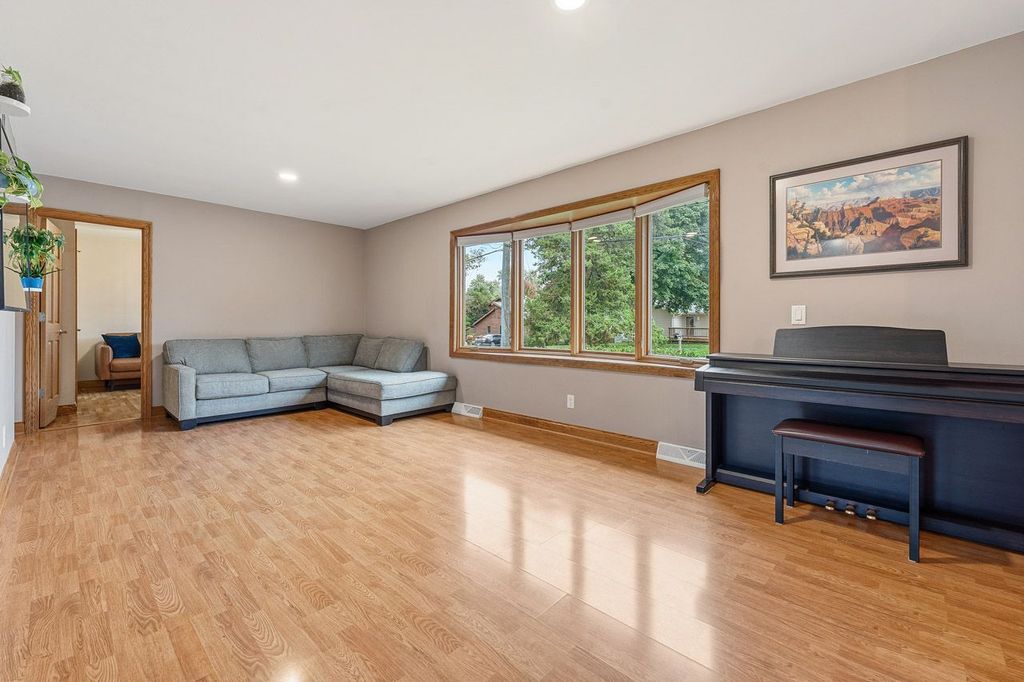 3813 Mccabe Avenue, Crystal Lake, IL 60014 — photo 3