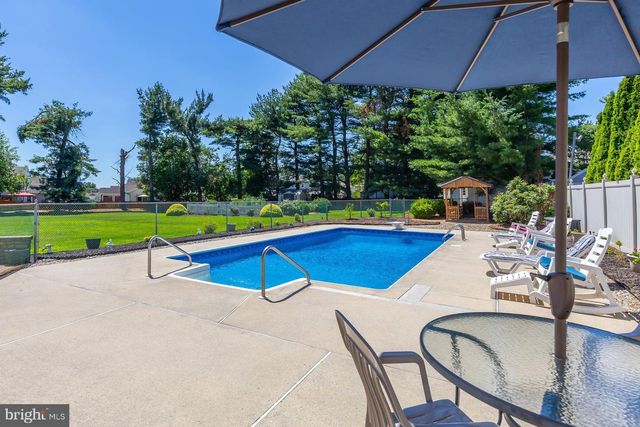 2 MANSOOR CT, Sewell, NJ 08080
