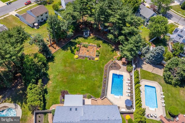 2 MANSOOR CT, Sewell, NJ 08080
