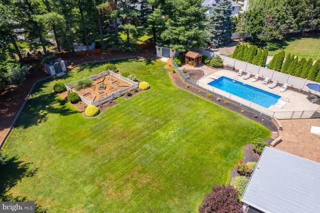 2 MANSOOR CT, Sewell, NJ 08080
