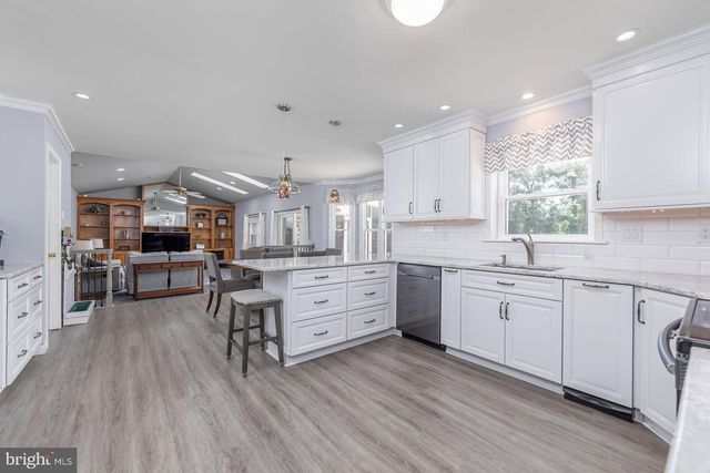 2 MANSOOR CT, Sewell, NJ 08080