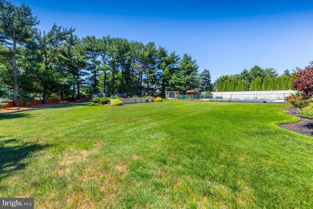 2 MANSOOR CT, Sewell, NJ 08080