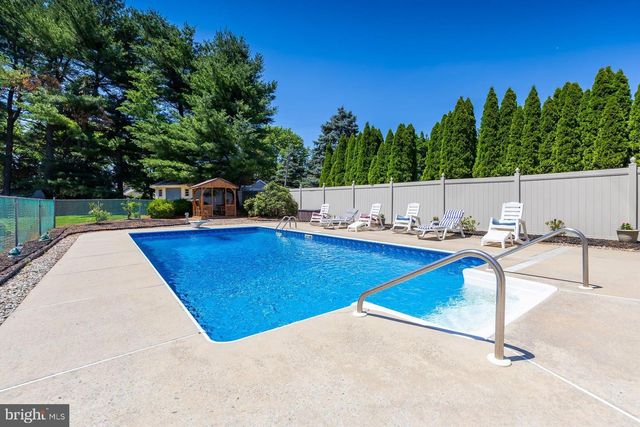 2 MANSOOR CT, Sewell, NJ 08080
