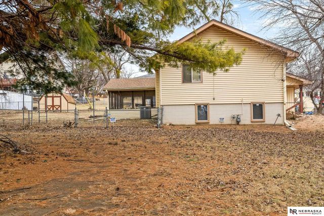 8202 Arlington Drive, Omaha, NE 68134