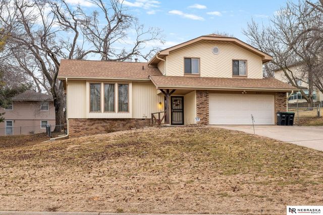 8202 Arlington Drive, Omaha, NE 68134