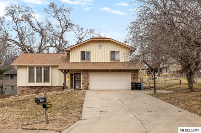 8202 Arlington Drive, Omaha, NE 68134