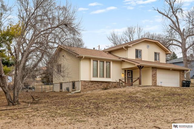 8202 Arlington Drive, Omaha, NE 68134